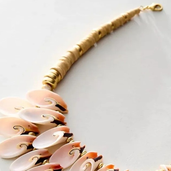 FREE PEOPLE Two Strangers Necklace 2-Layered Shell Necklace - Picture 4 of 4